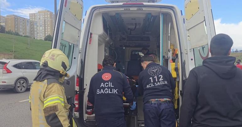 Ataşehir'de otomobil bariyere saplandı: 2 yaralı