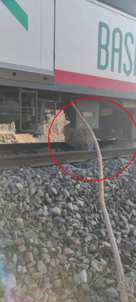 Ankara'da yolcu treni, raylara düşen kayaya çarptı; 1 yaralı