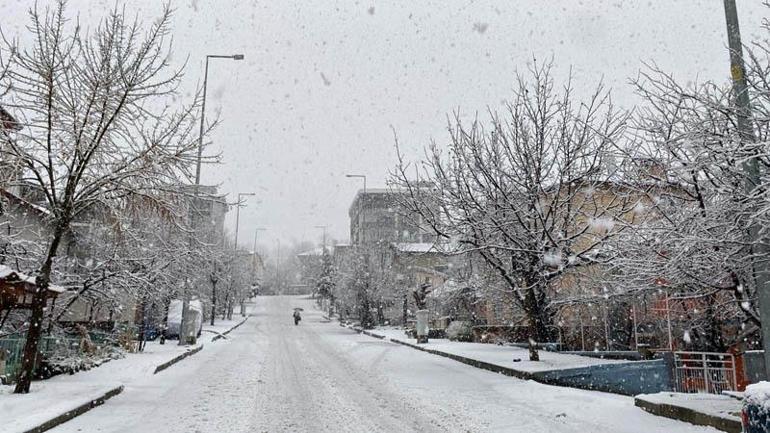 Isparta'da kar yağışı; Keçiborlu- Dinar kara yolu kapandı