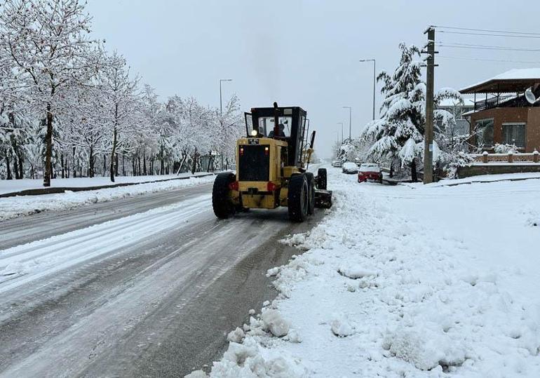 Isparta'da kar yağışı; Keçiborlu- Dinar kara yolu kapandı