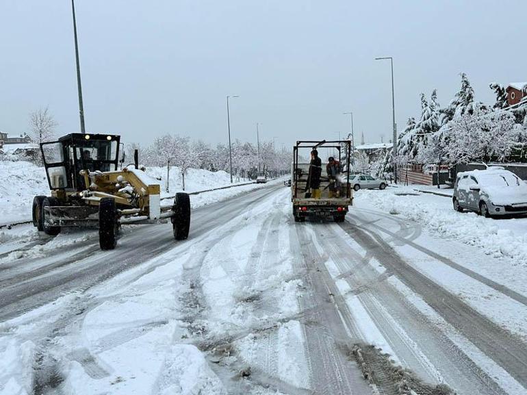 Isparta'da kar yağışı; Keçiborlu- Dinar kara yolu kapandı