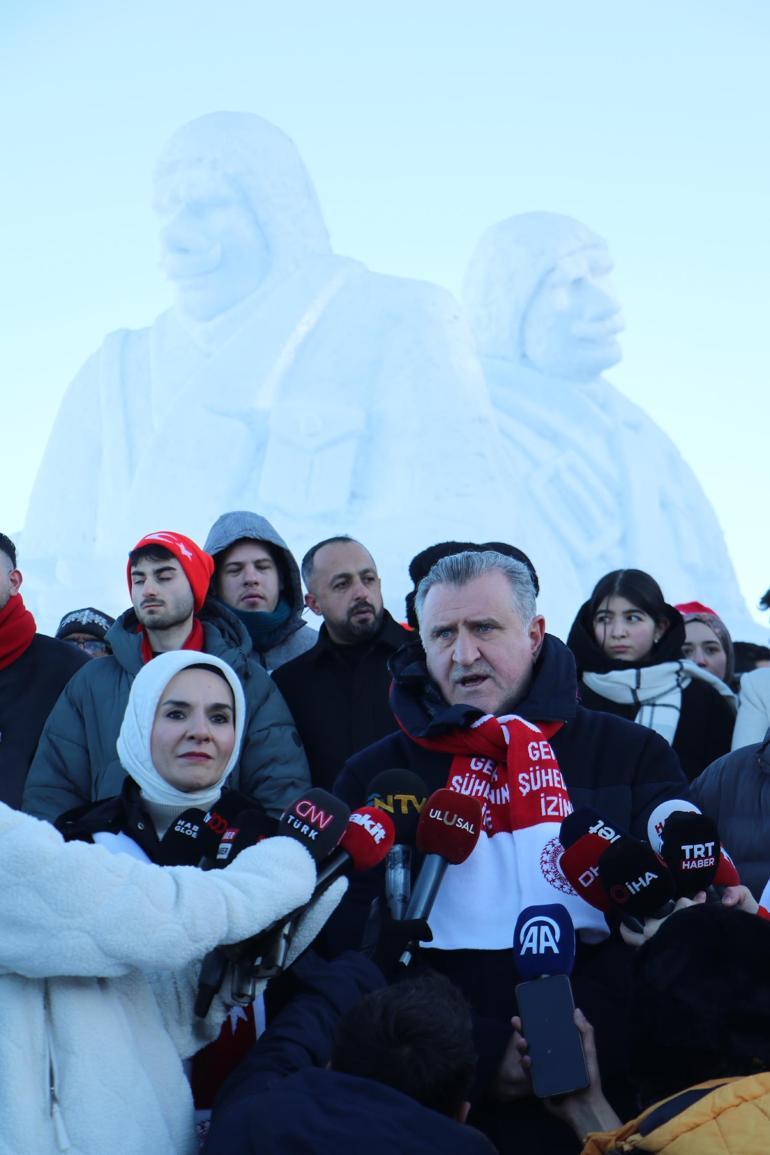 Sarıkamış Şehitleri anısına yapılan 'Kardan Heykeller Sergisi' izlenime açıldı