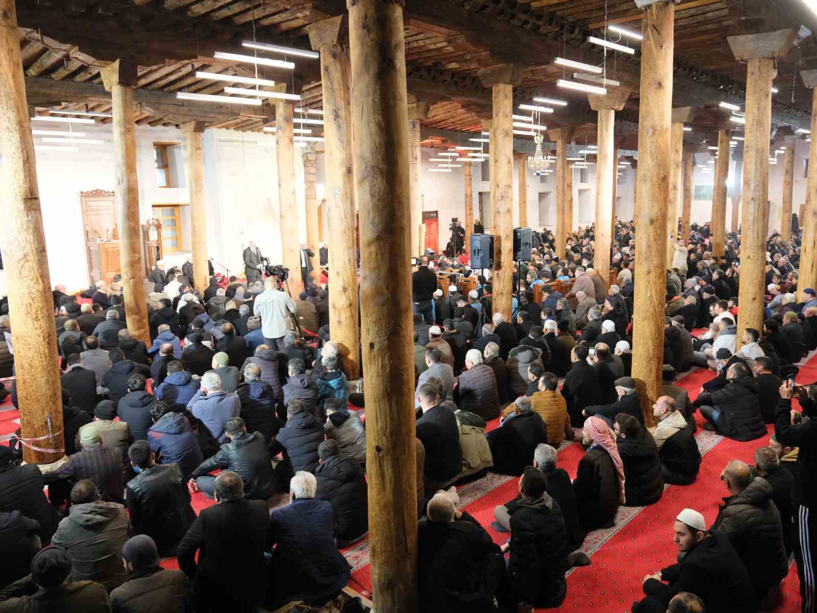 Tarihi Ulu Camii’de Regaip Kandili özel programı ile tarihi bir gün yaşandı