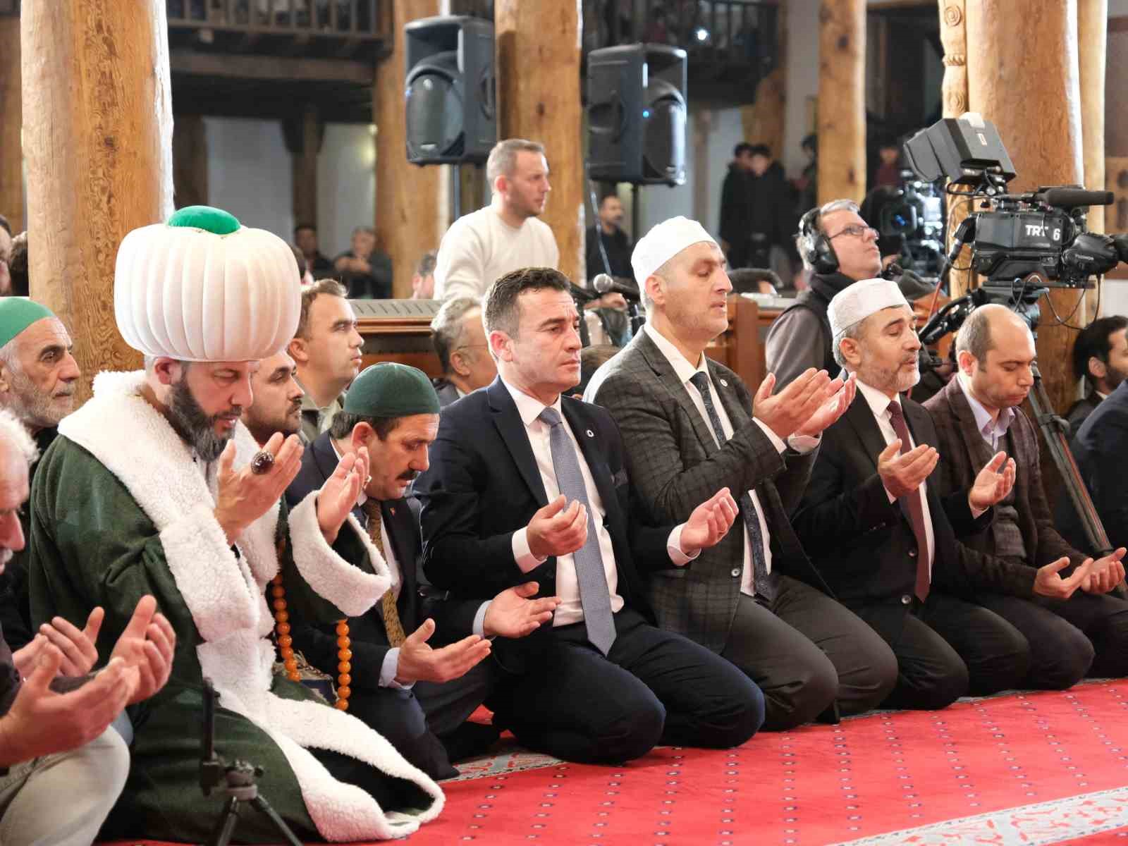 Tarihi Ulu Camii’de Regaip Kandili özel programı ile tarihi bir gün yaşandı