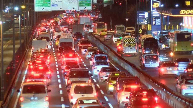 İstanbul'da trafik yoğunluğu yüzde 80'e ulaştı