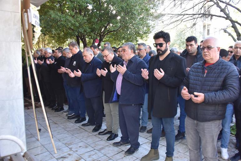 İngiltere'de hayatını kaybeden Türk profesör memleketi İzmir'de son yolculuğuna uğurlandı