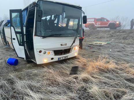 Malatya'da midibüs devrildi: 16 yaralı