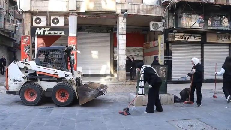 Suriye'nin başkenti Şam'da gönüllüler sokakları temizledi