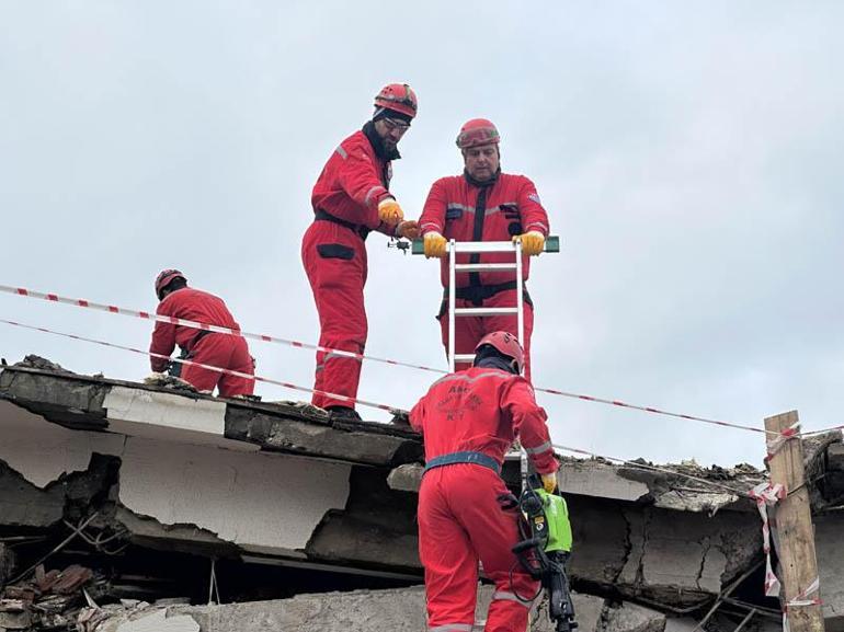 Yalova'da 350 kişilik arama- kurtarma ekibiyle deprem tatbikatı