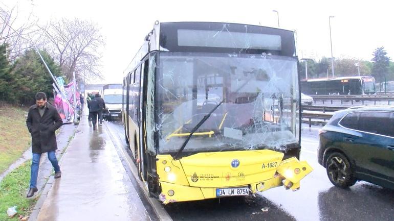 Bahçelievler'de İETT otobüsü yoldan çıkıp reklam panosuna çarptı