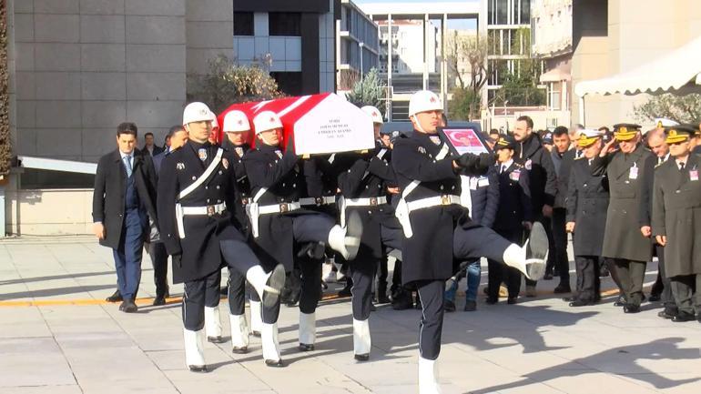 Şehit polis Emirhan Aramış için İstanbul Emniyet Müdürlüğü'nde tören