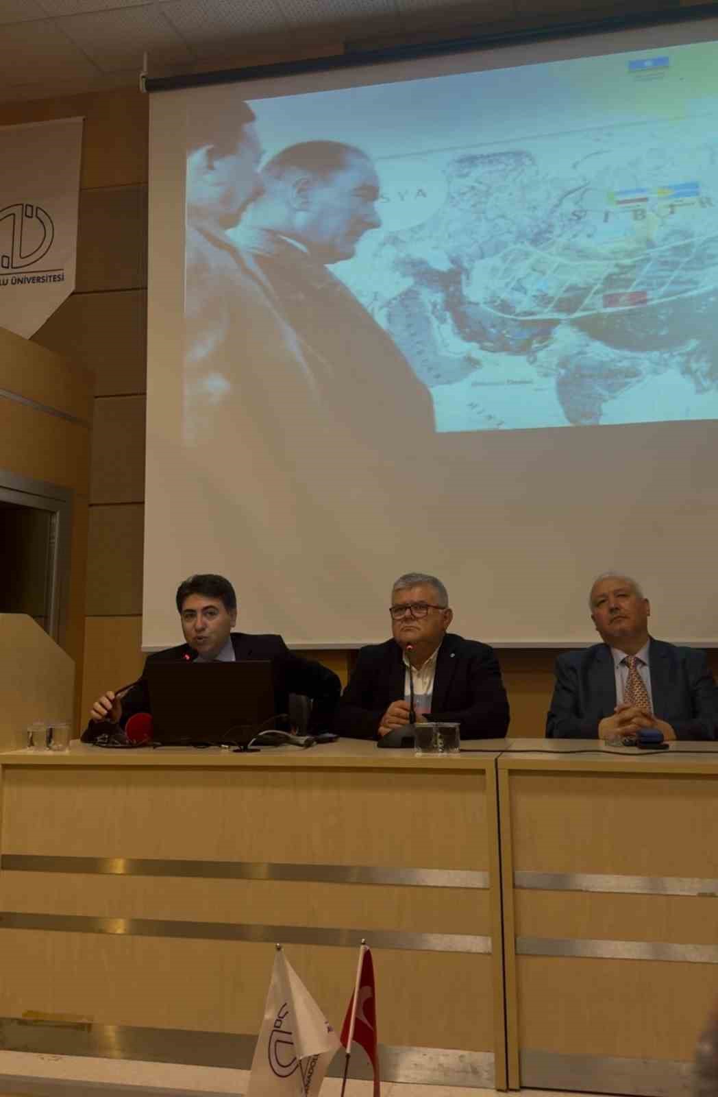Eskişehir Anadolu Üniversitesi’nde ‘Türk Dünyası ve Ortak Türk Alfabesi’ semineri